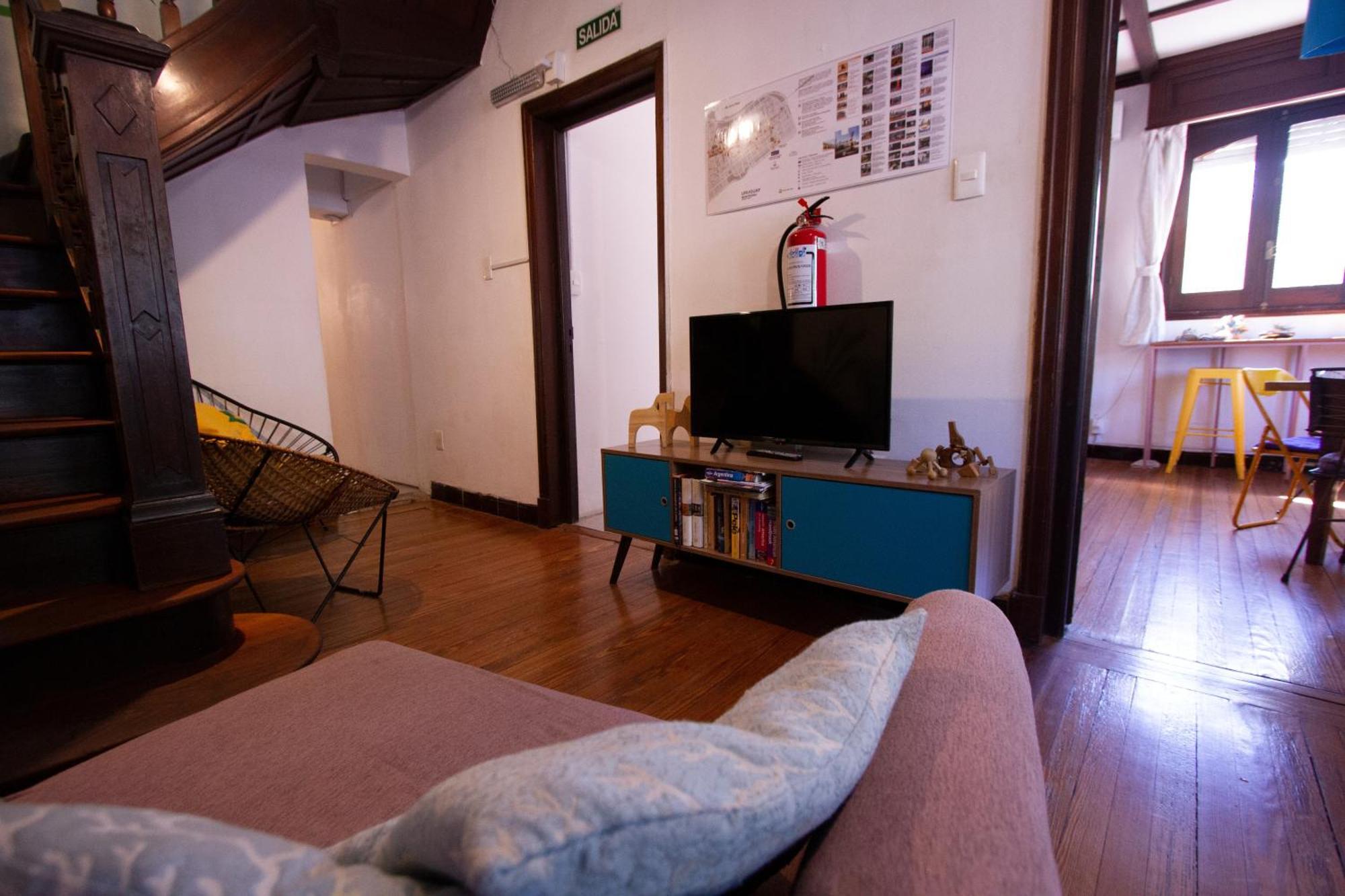 Yh Hostel Montevideo Esterno foto